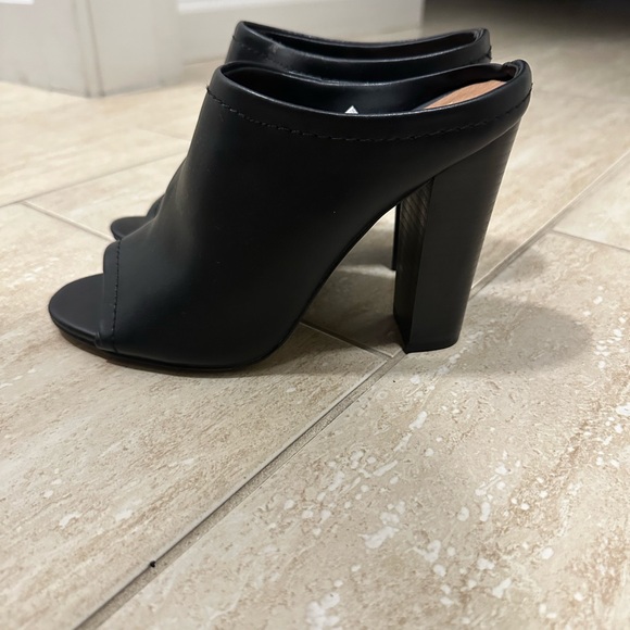 Black heel booties - Picture 3 of 5